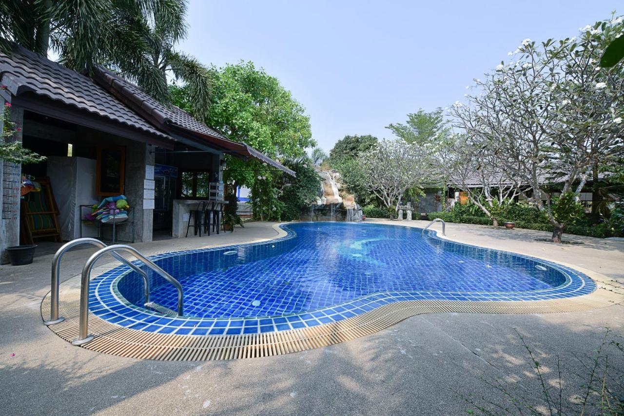 Oyo 536 Reuan Kanthima Ban Laem Chabang Esterno foto
