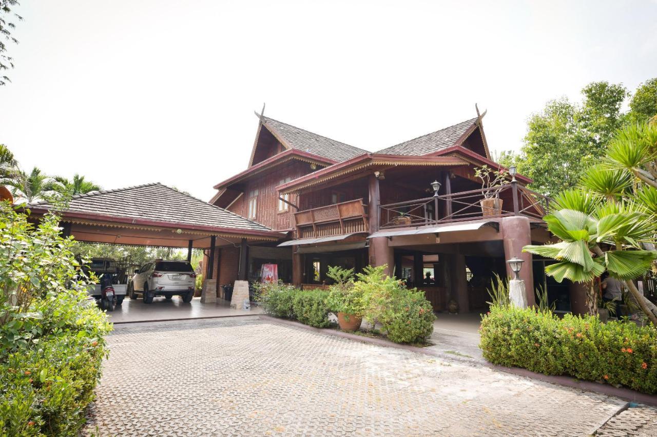 Oyo 536 Reuan Kanthima Ban Laem Chabang Esterno foto