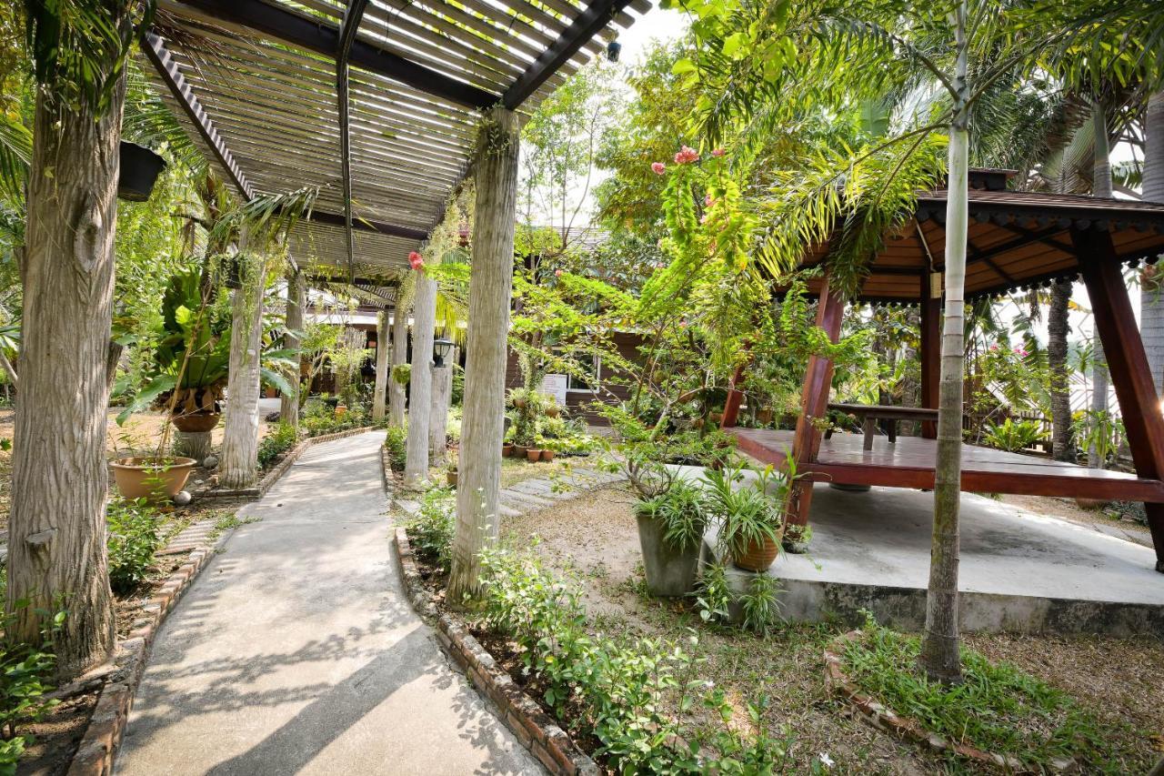 Oyo 536 Reuan Kanthima Ban Laem Chabang Esterno foto
